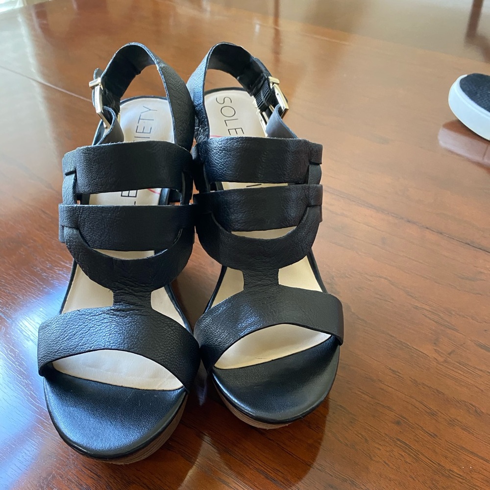 Black wedges
